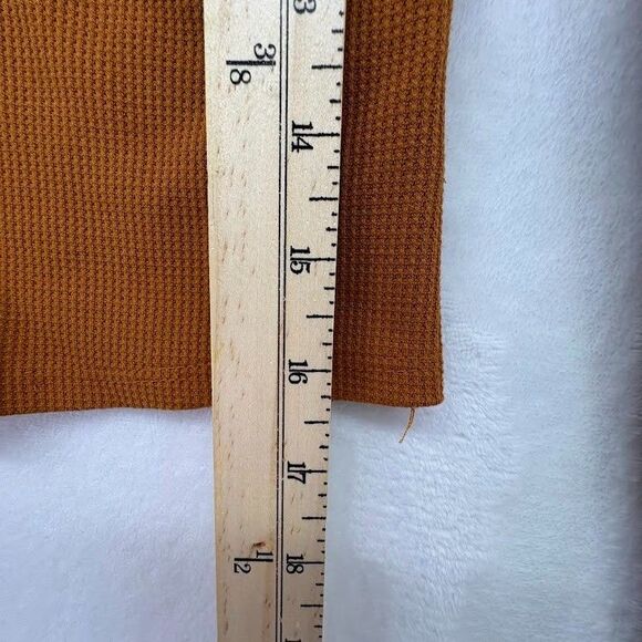Wild Fable Women's Size XS Mustard Brown Long Sleeve Cropped Shirt Textured - Picture 4 of 7